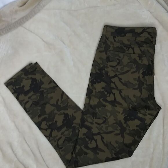 S & Co. Low Rise Camouflage Jegging  size 8 - Picture 6 of 8
